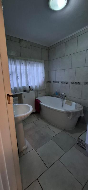4 Bedroom Property for Sale in Panorama Western Cape